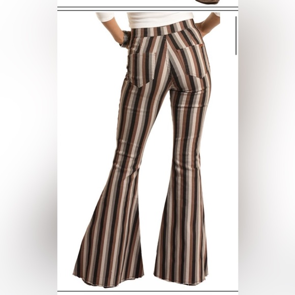 Women’s bell bottom jeans - Picture 2 of 8